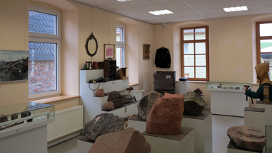 Relikte und Modelle aus dem Bergbau im Museum.